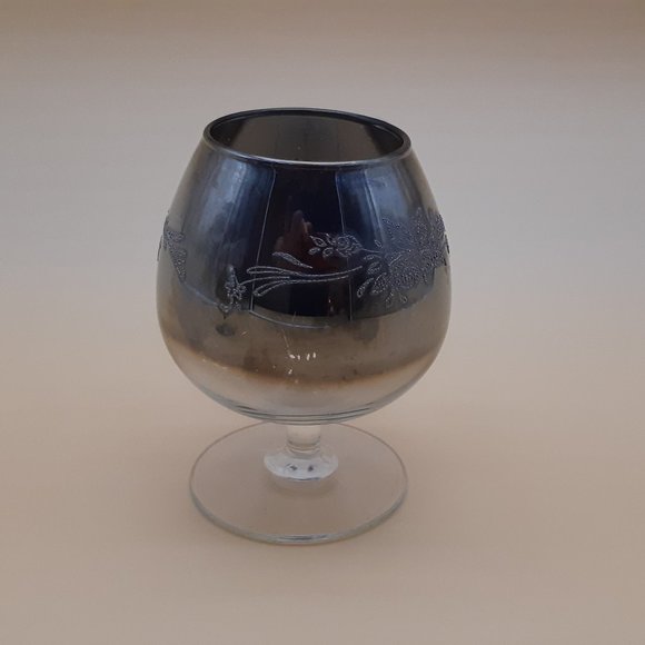 Two Mirrored Wine Glasses or Chalices - Picture 4 of 11